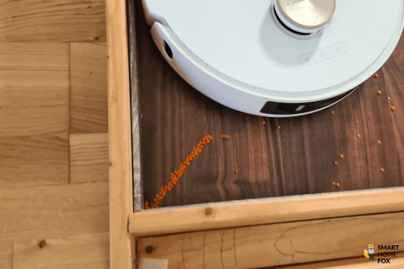 Eckenreinigung des Dreame L20 Ultra ist zu sehen.